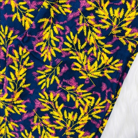 LULAROE ONE SIZE LEGGINGS - Picture 2 of 4